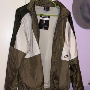 Nike Men's Green and White Windbreaker